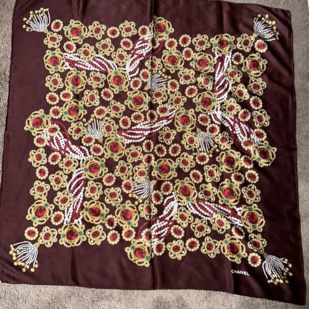 CHANEL SCARF HUGE SIZE - Picture 2 of 6
